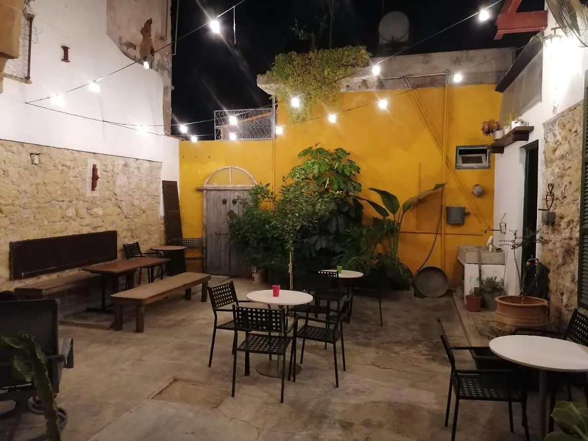 Le Mat Hostel Larnaca Kypr