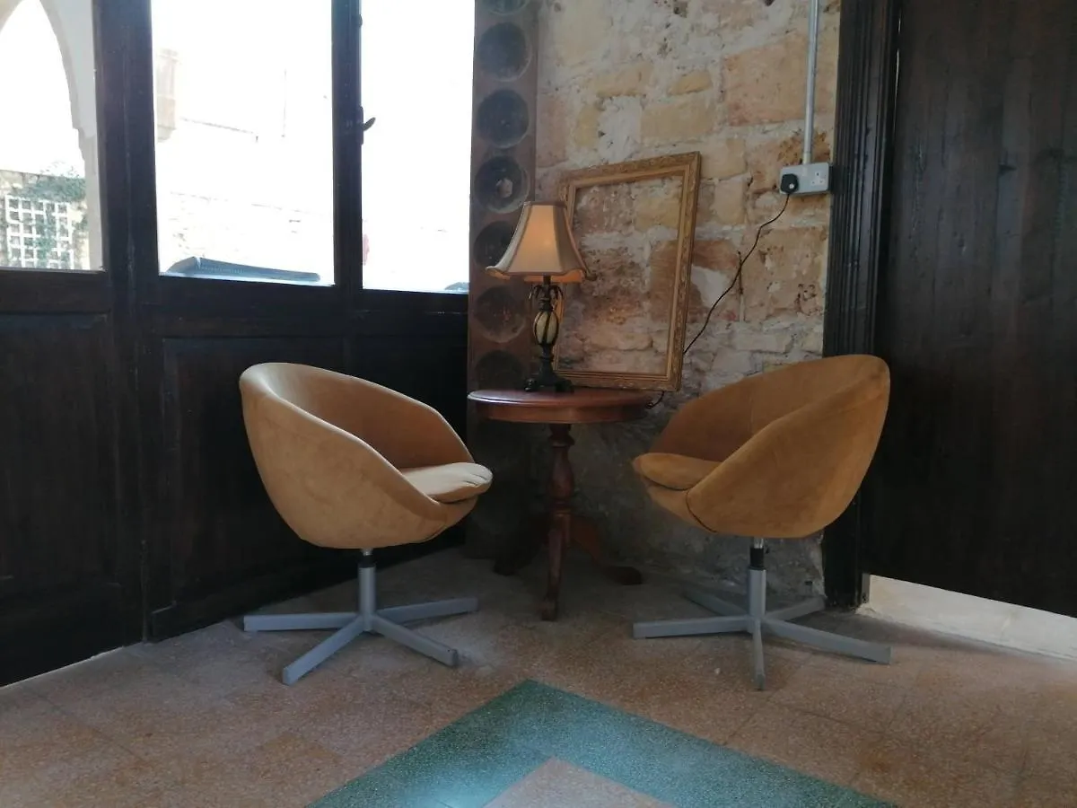 Le Mat Hostel Lárnaca