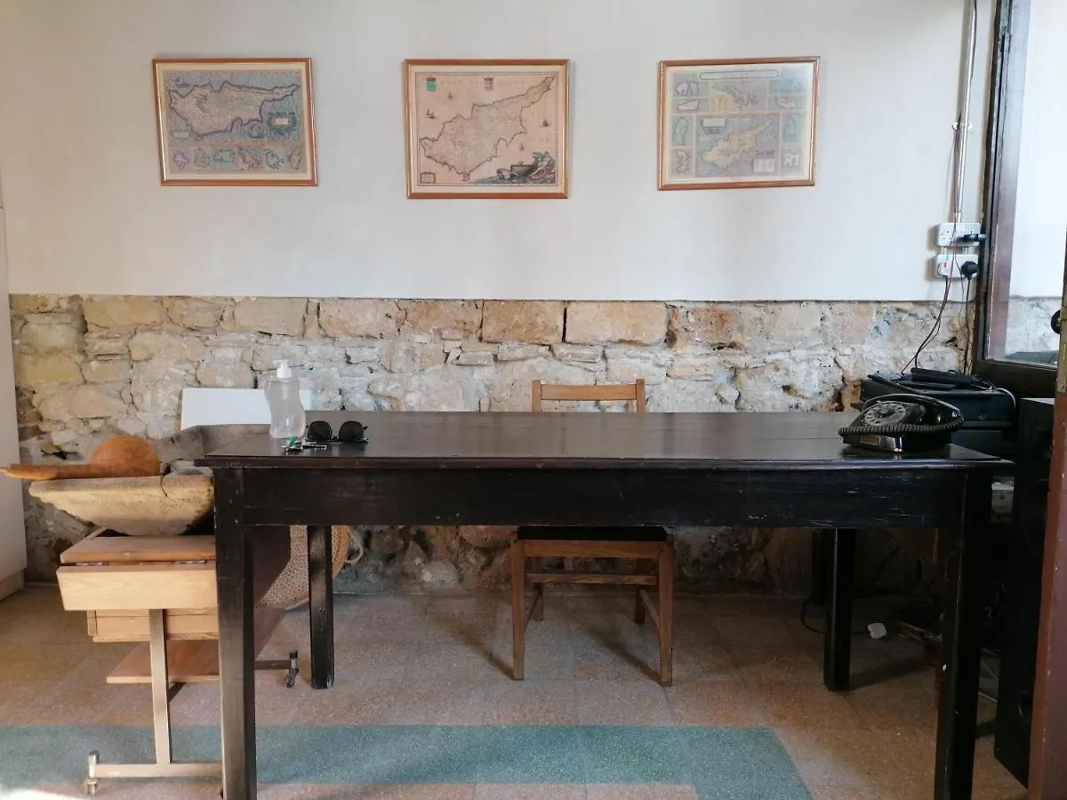 Le Mat Hostel Lárnaca Chipre