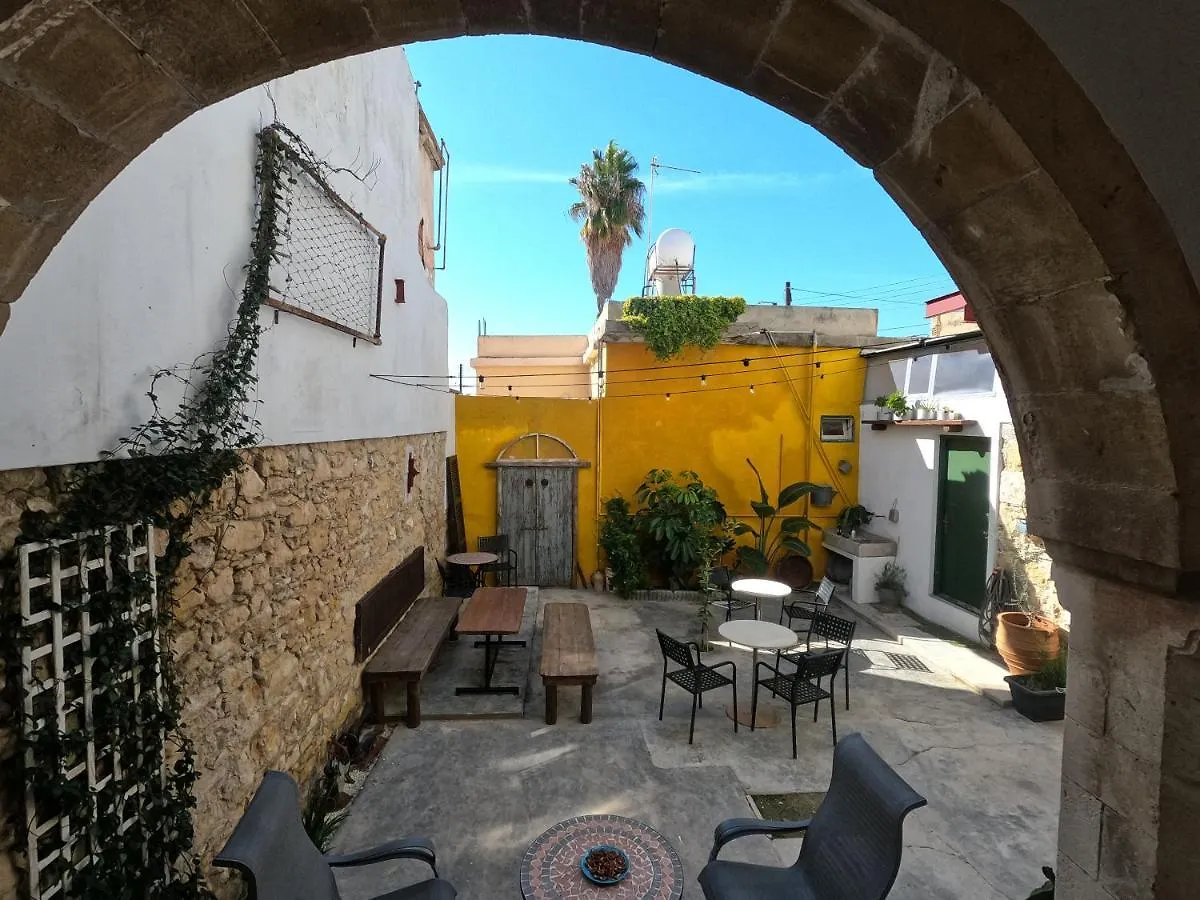 Le Mat Hostel Lárnaca Chipre
